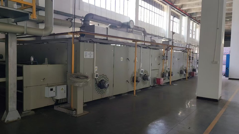 High-temperature vacuum sintering furnace
